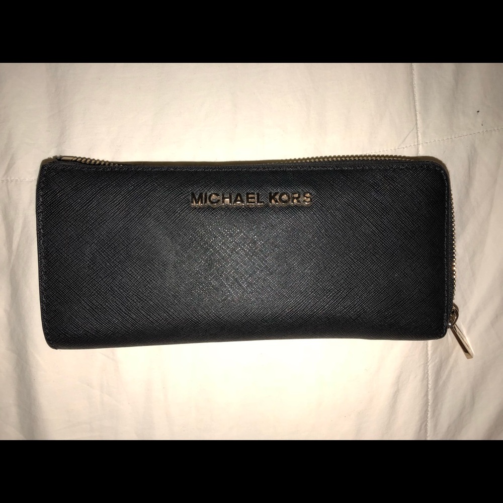 Micheal Kors Jet Set Zipper Wallet